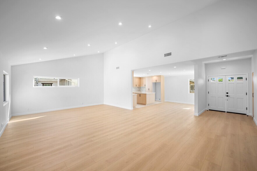 Building Photo - 16057 Knapp St