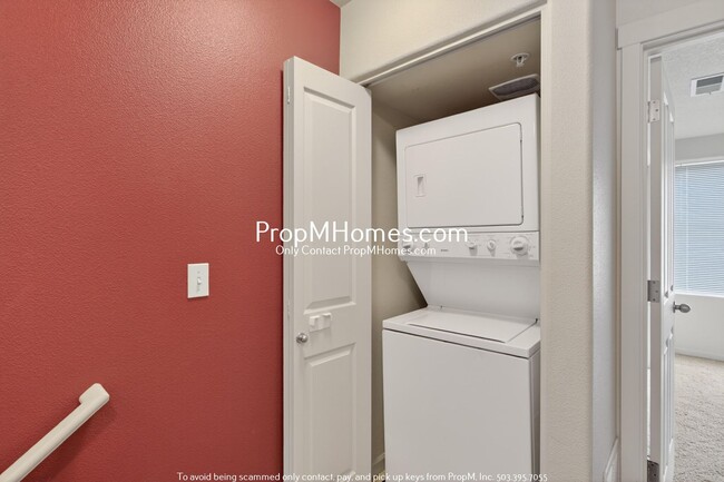 Building Photo - Cozy Two Bedroom Townhome in Amberglenn!