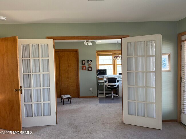 Building Photo - 275 Beach Front