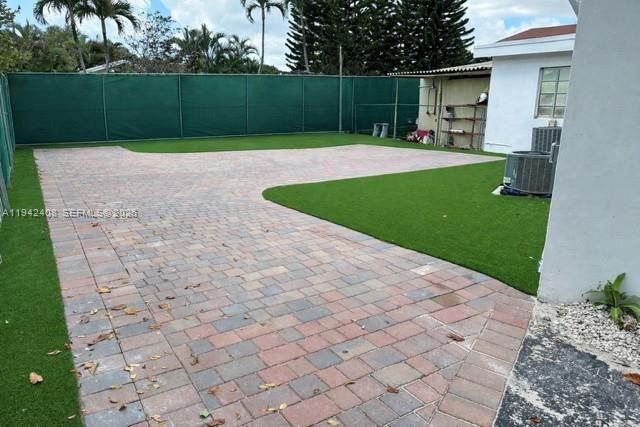 Building Photo - 2340 SW 14th St