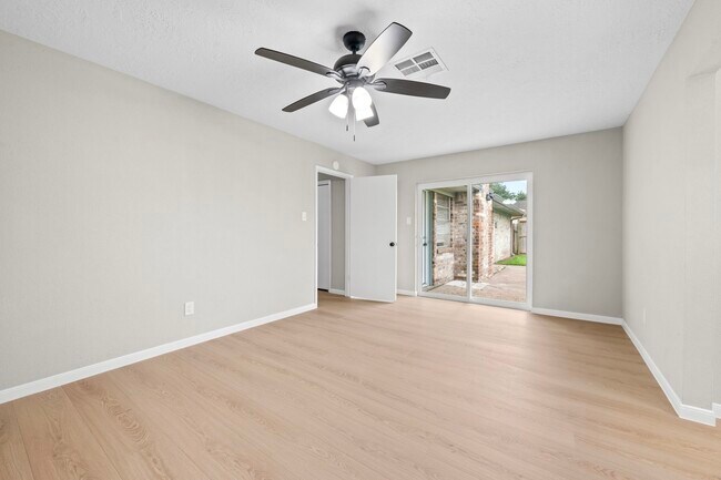 Building Photo - 1923 Winding Creek Dr