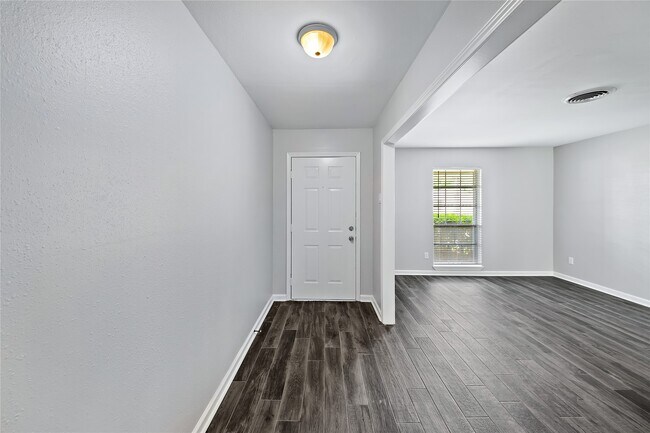 Building Photo - 9003 Bintliff Dr