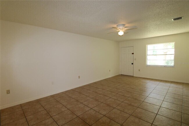 Building Photo - 1819 Vamo Dr