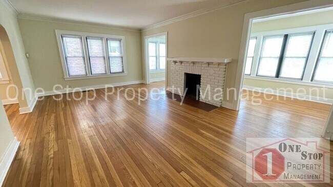 Building Photo - Charming 2-bedroom, 1-bath Duplex in Kansa...