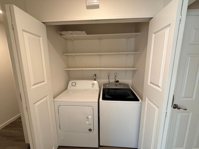 Building Photo - Amazing views in a great one story Mission Oaks home - Camarillo