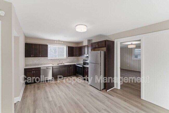 Building Photo - 2405 Greenland Ave