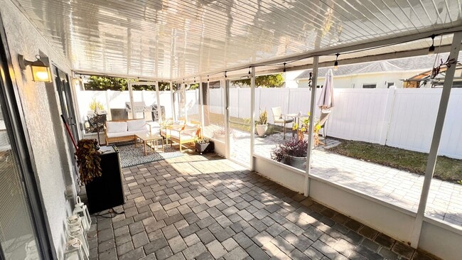 Building Photo - The Heart of Maitland: 3BD/2BA Home That F...