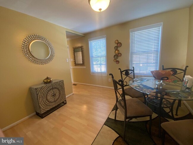 Building Photo - 8207 Stationhouse Ct