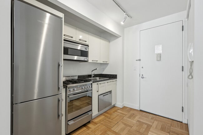 Interior Photo - 20 Exchange