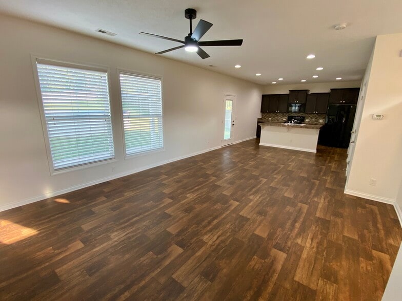 Building Photo - 6405 Autumn Valley Trce