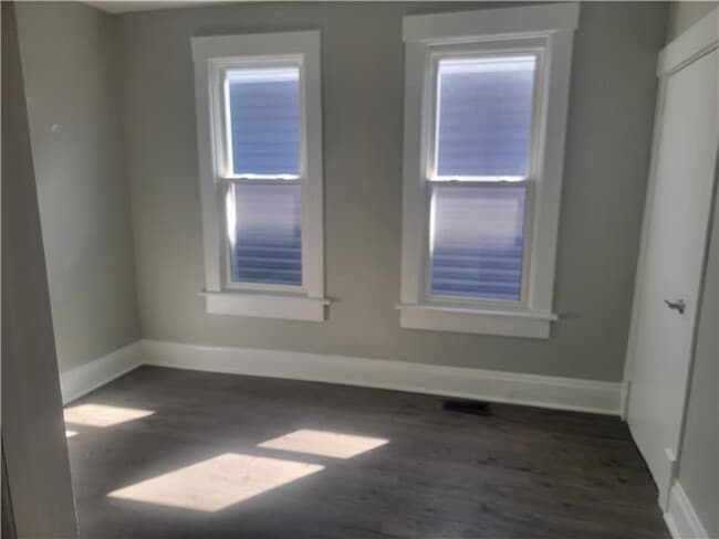 Building Photo - 599 Stanley Ave