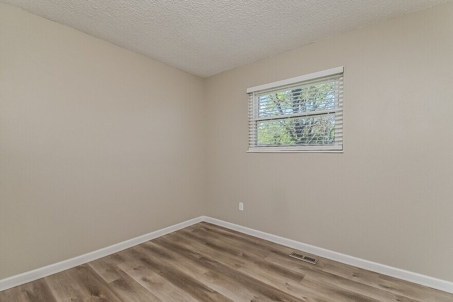 Building Photo - 4945 Manzana Dr