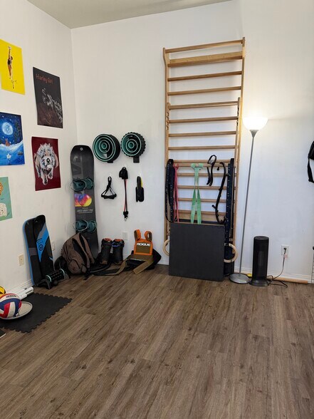 Building Photo - 70 N Main St