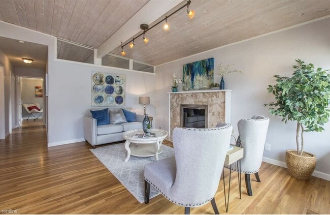 Building Photo - 3 br, 2 bath House - 1629 Sunset Drive