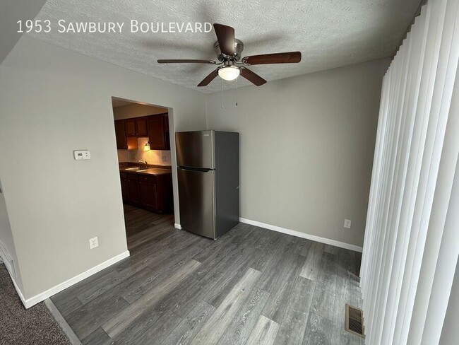 Building Photo - Recently Updated Beautiful Town Home in Wo...