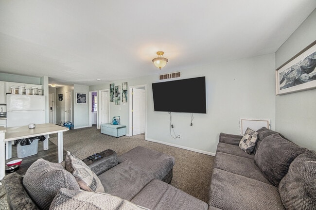 Building Photo - 10497 S Jackson Rd