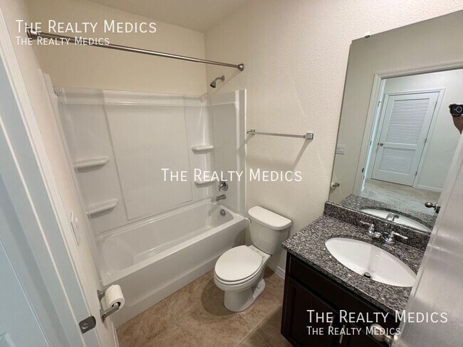 Building Photo - 2331 Gifford Dr