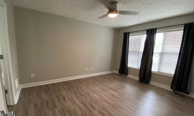 Building Photo - NEW LISTING!!!!