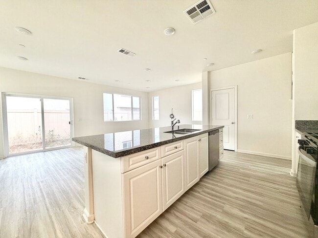 Building Photo - Iris Park Gem | 4 Bedrooms, Loft, and Modern Upgrades Throughout