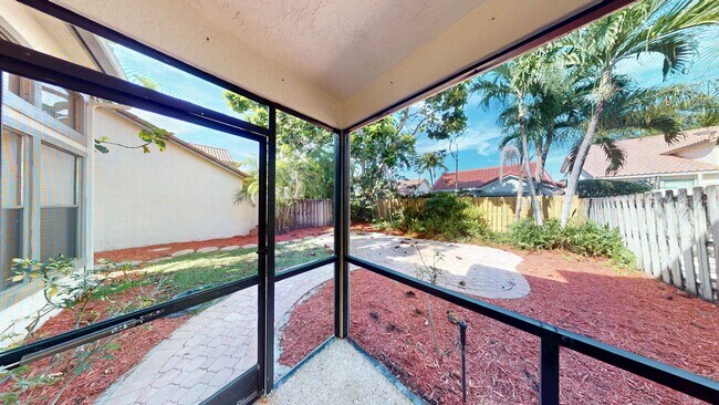 Building Photo - Spacious 3Bed/2.5Bath/Garage Home in Via Verde