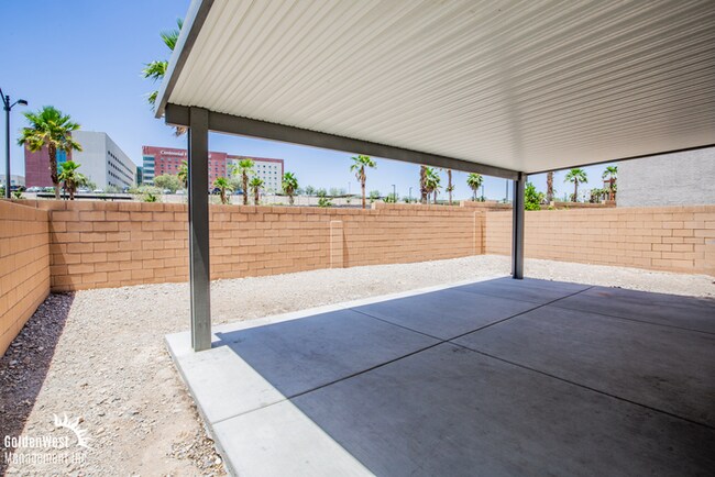 Building Photo - Modern 3Bdm 2.5Ba Two-Story Home in the De...