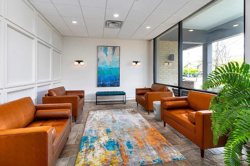 Building Photo - 619 King St