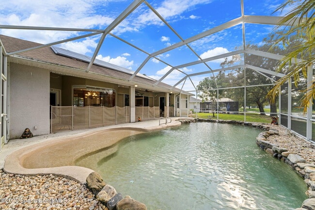 Building Photo - 949 SE Gardenbrook Ct