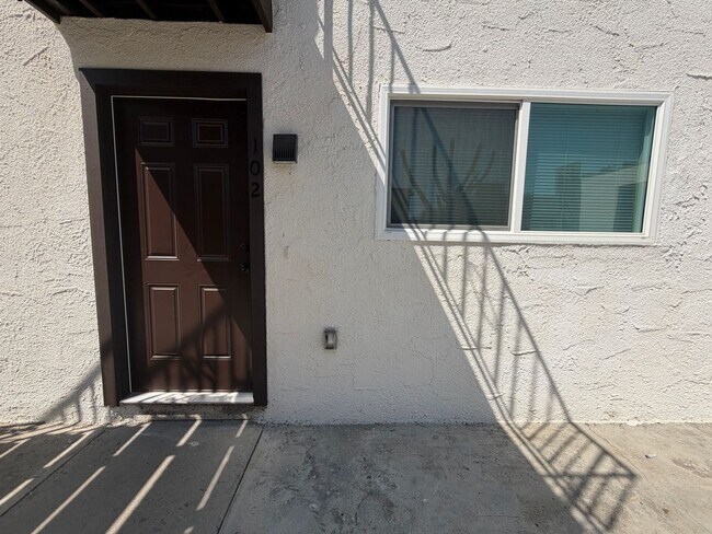 Building Photo - 3319 E Tyler Ave