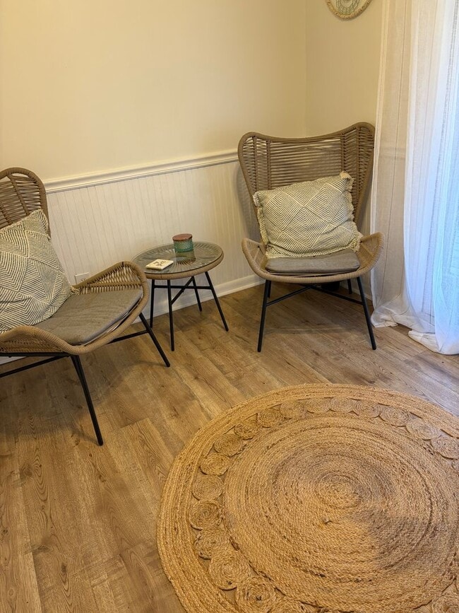 Building Photo - 2 Bedroom 2 Bath (+Bonus Bedoom) in Kill D...