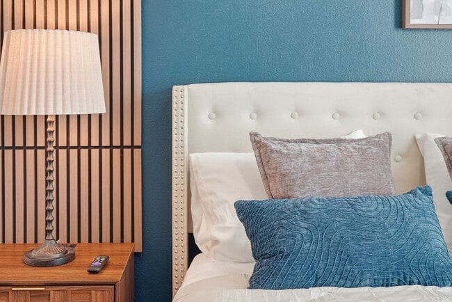 Building Photo - 1702 W Cleveland St