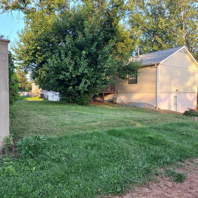 Building Photo - 1028 Long Meadows Dr