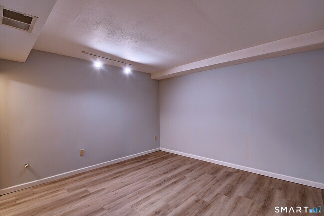 Building Photo - 545 Cypress Rd