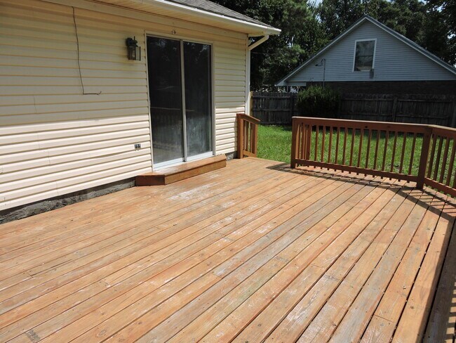 Building Photo - 211 Westview Dr