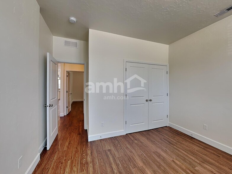 Building Photo - 3537 S Bartlett Way