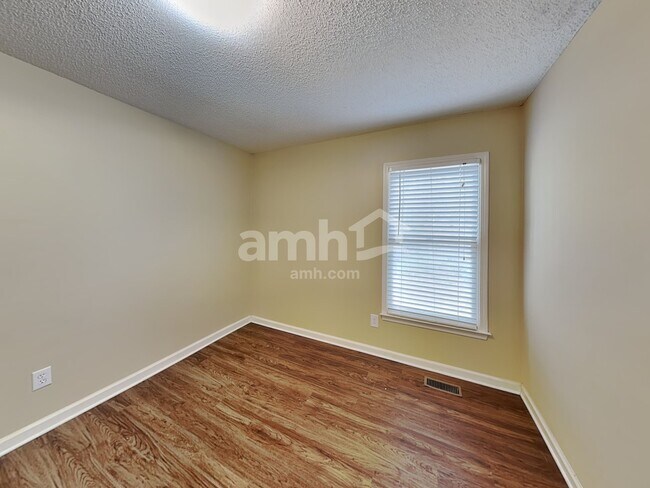 Building Photo - 1728 Victoria Way NW