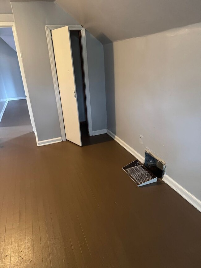 Building Photo - 4 bedroom Brick home