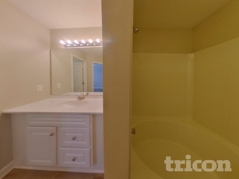 Building Photo - 4621 Aldersbrook Dr