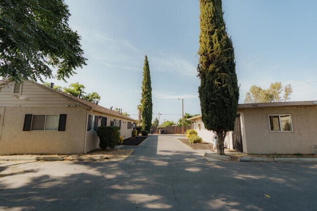 Building Photo - 683 - 695 Vermont Avenue, Turlock CA 95380