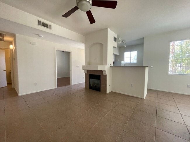 Building Photo - First Floor Condo Unit in Gated Community!