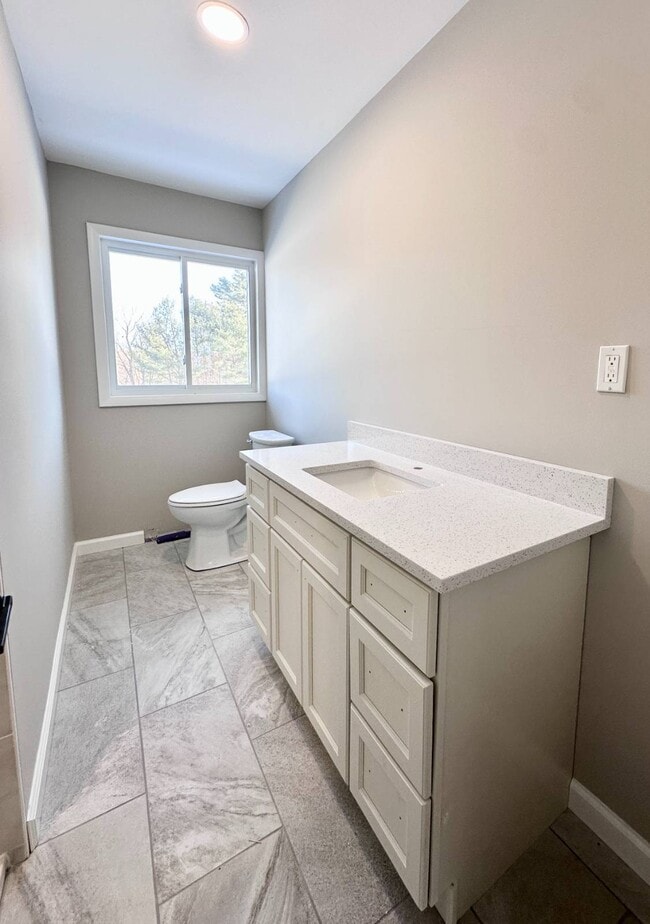 Building Photo - 521 Middleline Rd