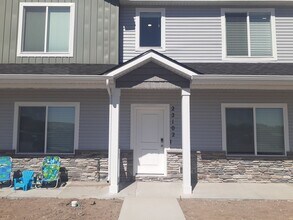Building Photo - 3 bed, 2.5 bath Summerfield Townhome found in Rexburg! BRAND NEW PAINT THROUGHOUT!!!!