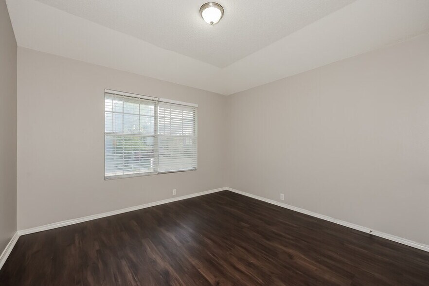 Building Photo - 216 High Pointe Ln
