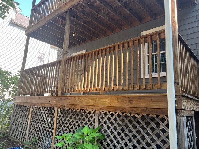 Back Porch - 3 Denton Ter