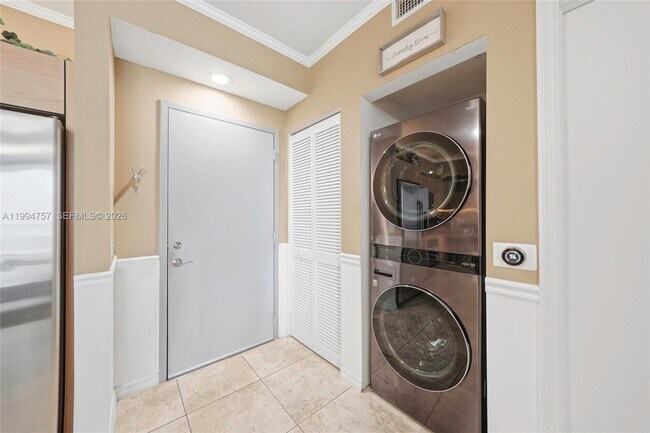 Building Photo - 3180 SW 22nd Terrace