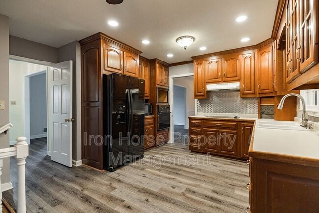 Building Photo - 265 Ponderosa Dr