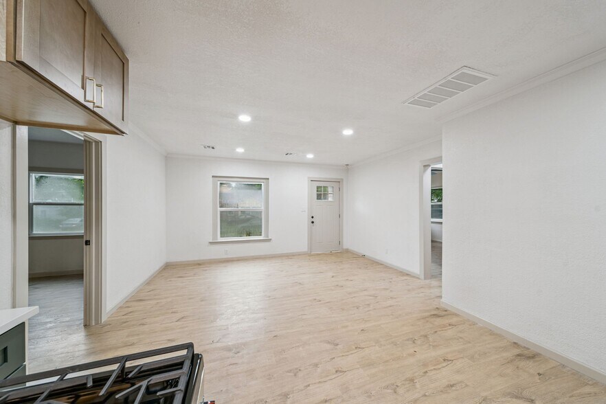 Building Photo - 848 N Gary Pl