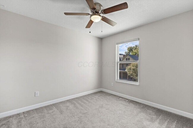 Building Photo - 484 Linwood Ave