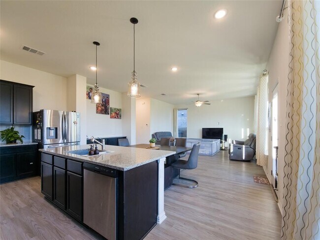 Building Photo - 627 Pheasant Hill Ln