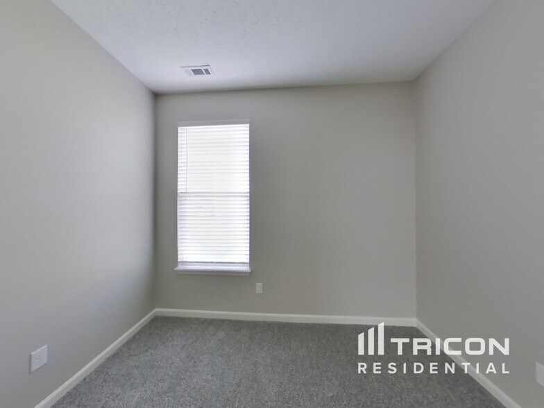 Building Photo - 8140 Elsen Ridge