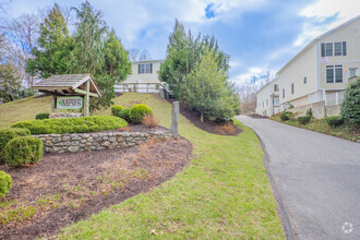 Building Photo - 5 Wishing Well Ln